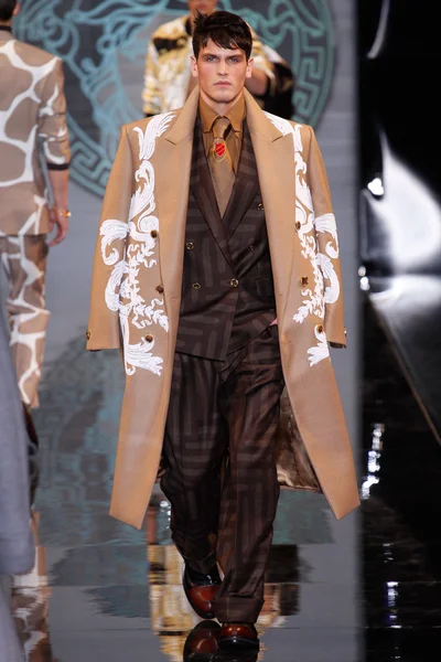 Look 13